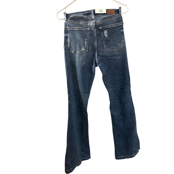 BNWT Judy Blue Elize mid rise flare distressed medium wash - Picture 4 of 5